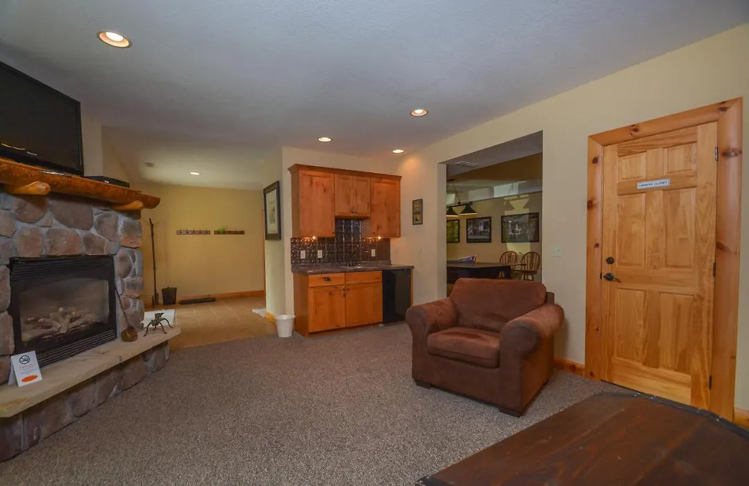 Cozy Bear Chalet-1