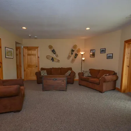 Cozy Bear Chalet-2